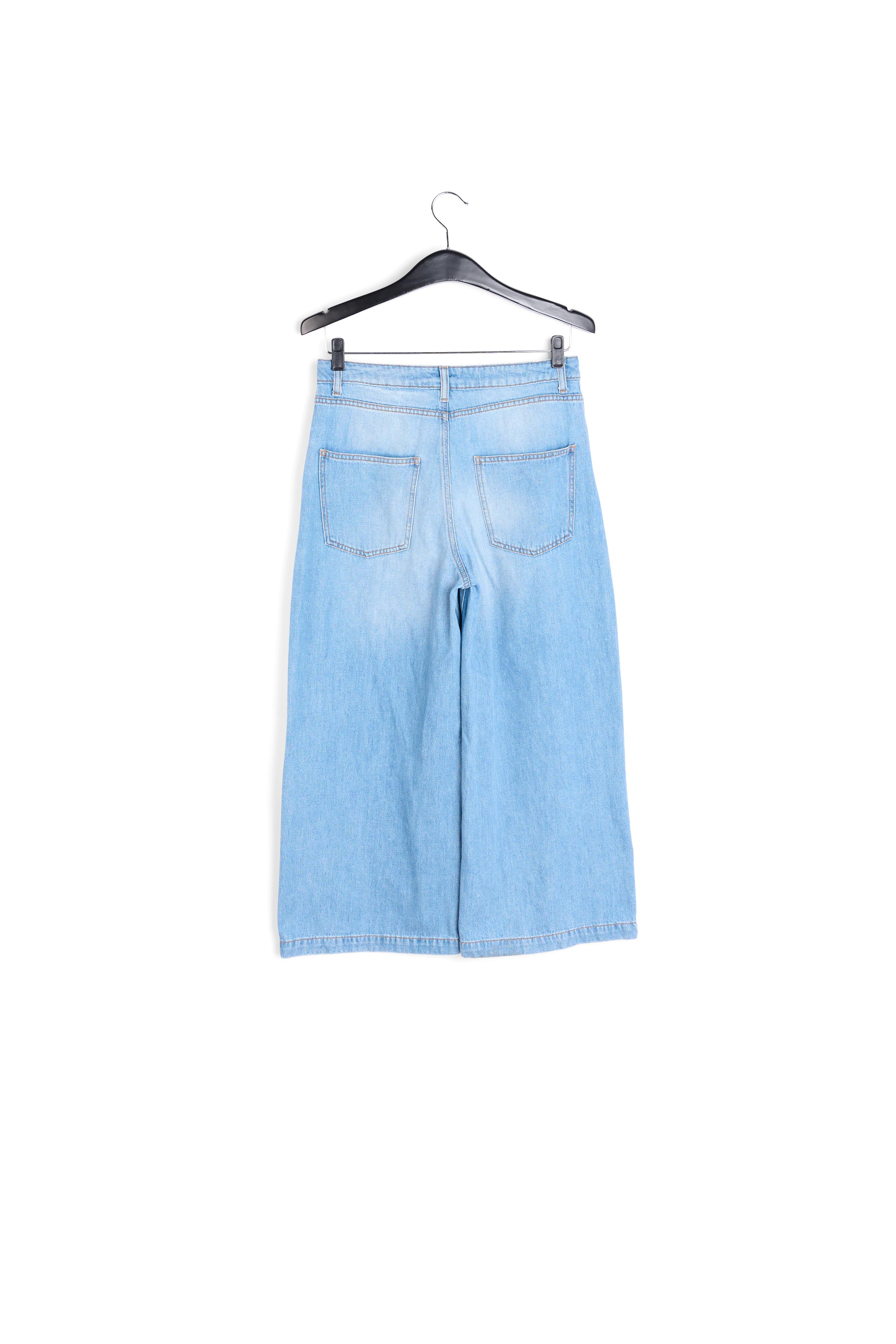 Lichtblauwe jeans met wijde 7/8ste pijpen RE—SSENTIEL tweedehands photo 2