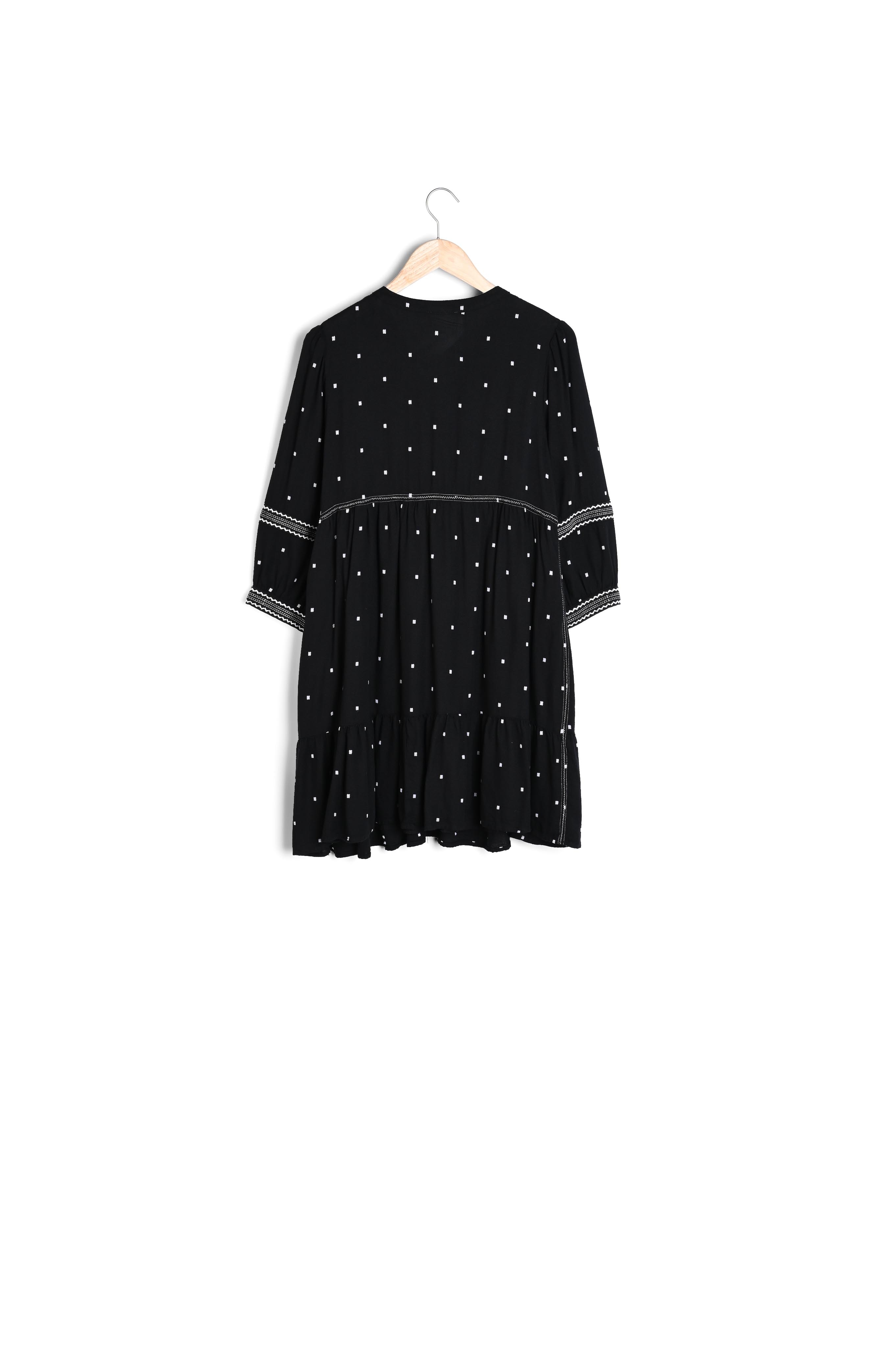 Robe noire brodée Larie Maison 123 seconde main photo 3