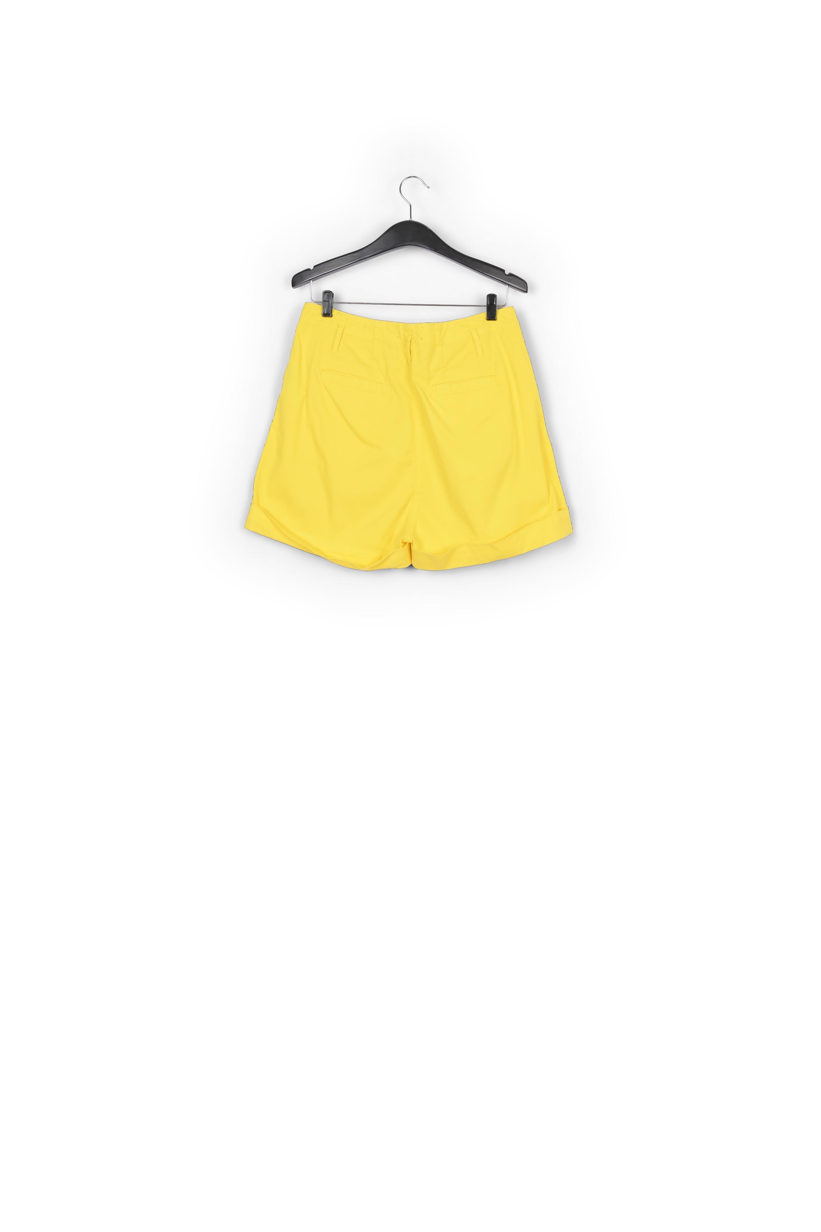 Photo produit Short jaune à  taille haute numéro 1