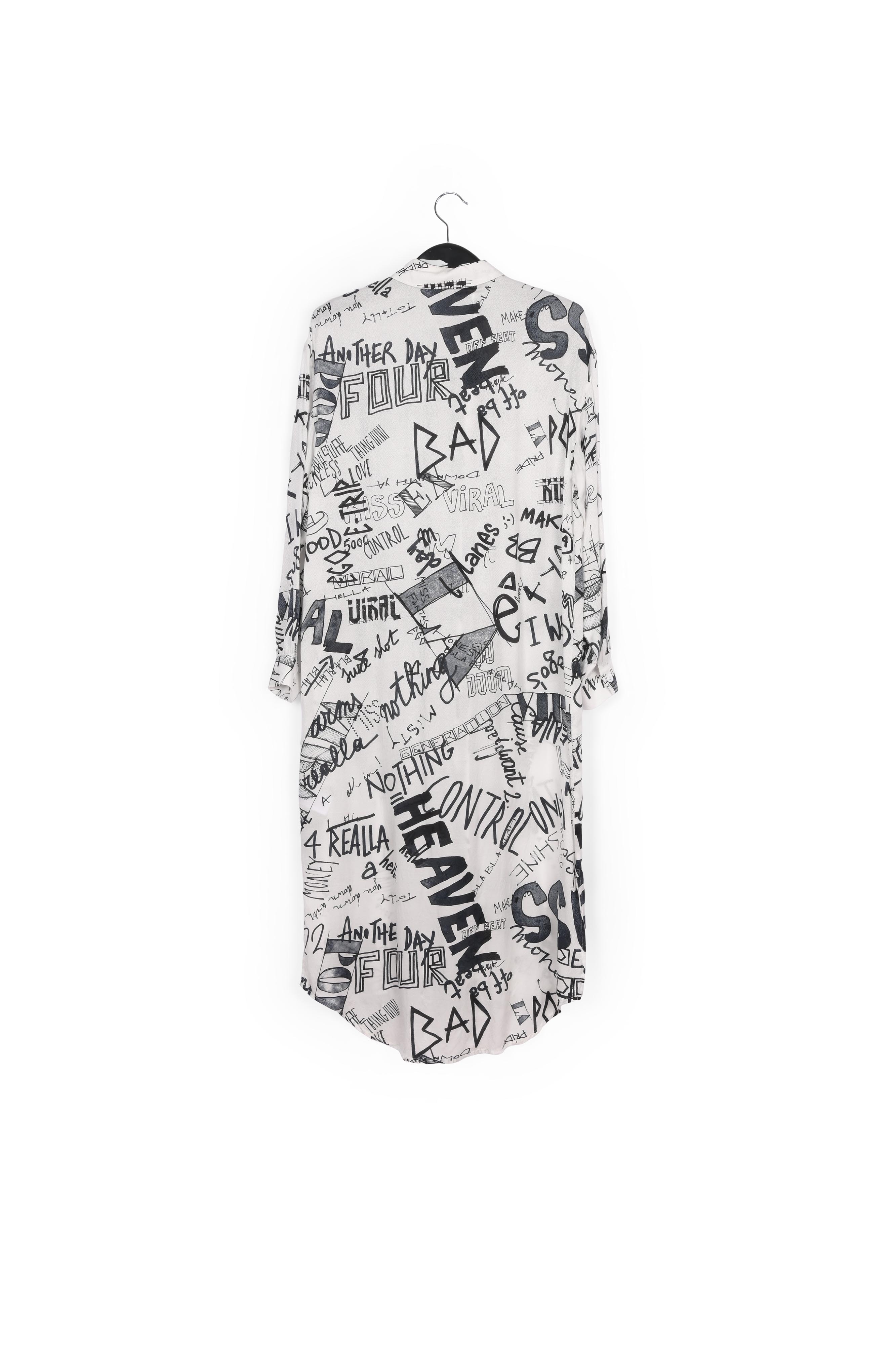 Robe chemise blanc cassé avec imprimé graffiti noir RE—SSENTIEL seconde main photo 2