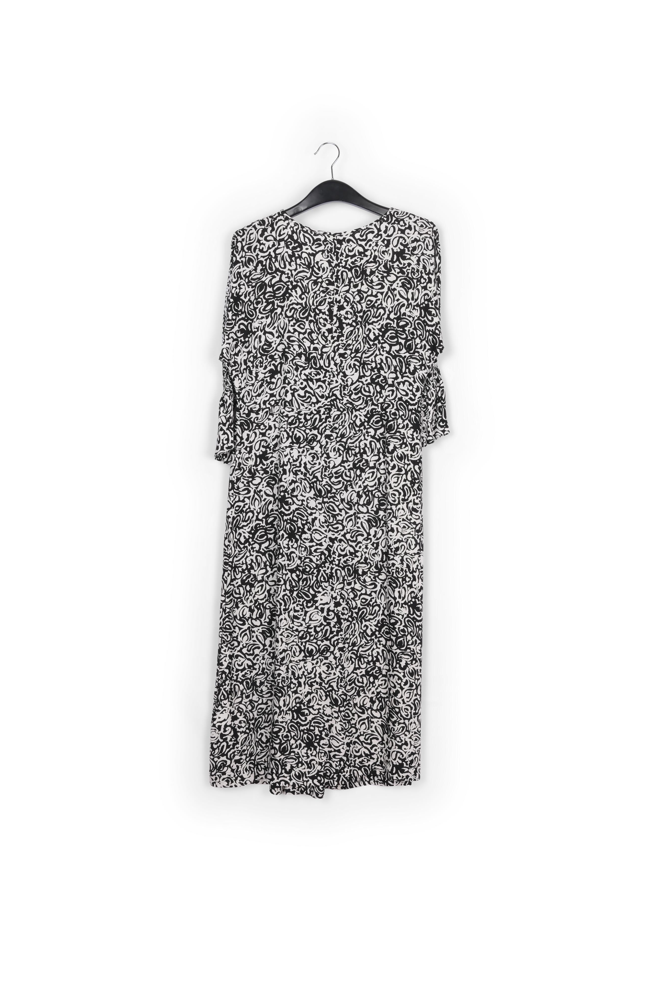 Robe midi à imprimé noir et blanc RE—SSENTIEL seconde main photo 2