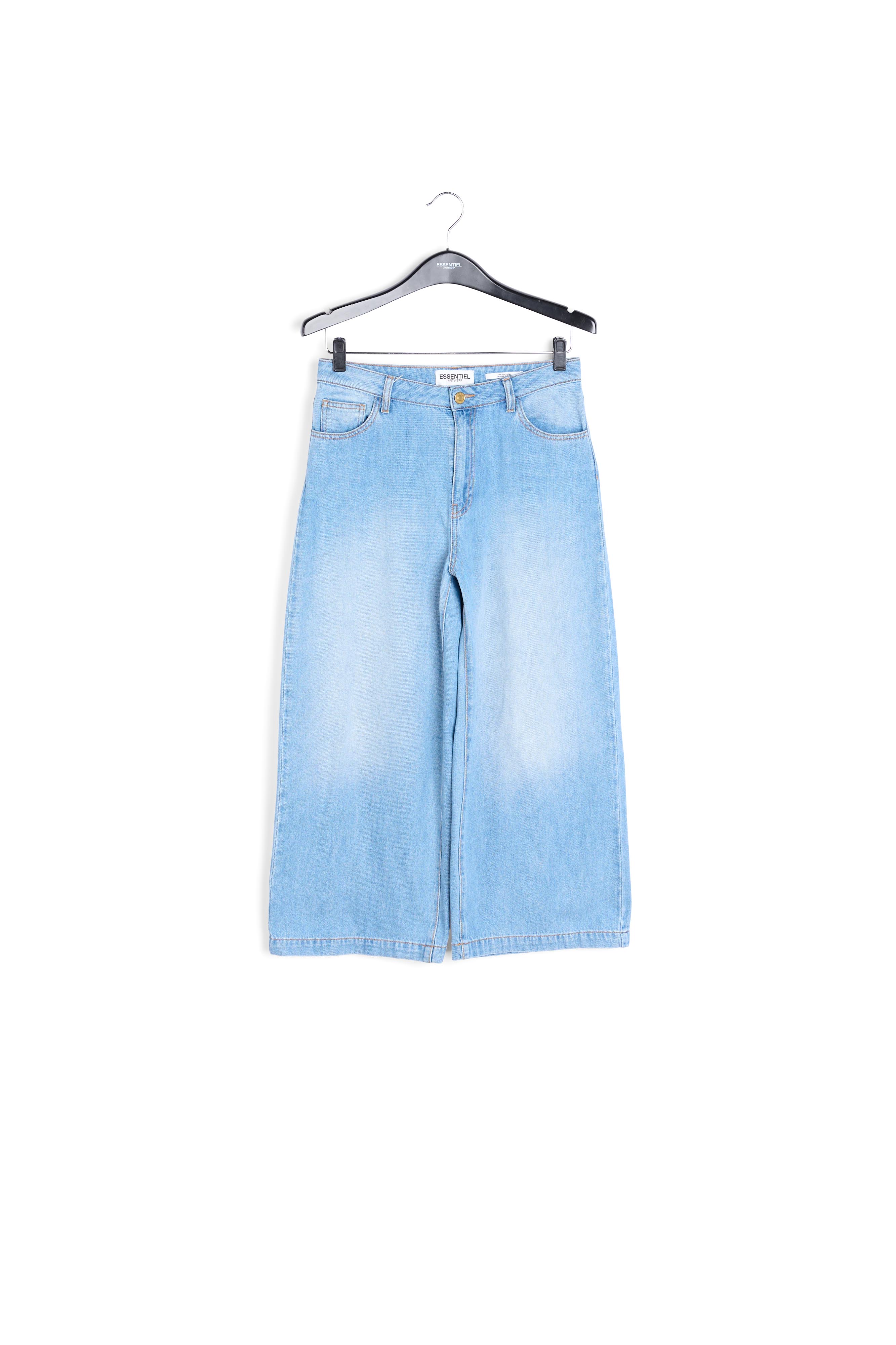 Lichtblauwe jeans met wijde 7/8ste pijpen RE—SSENTIEL tweedehands photo 1