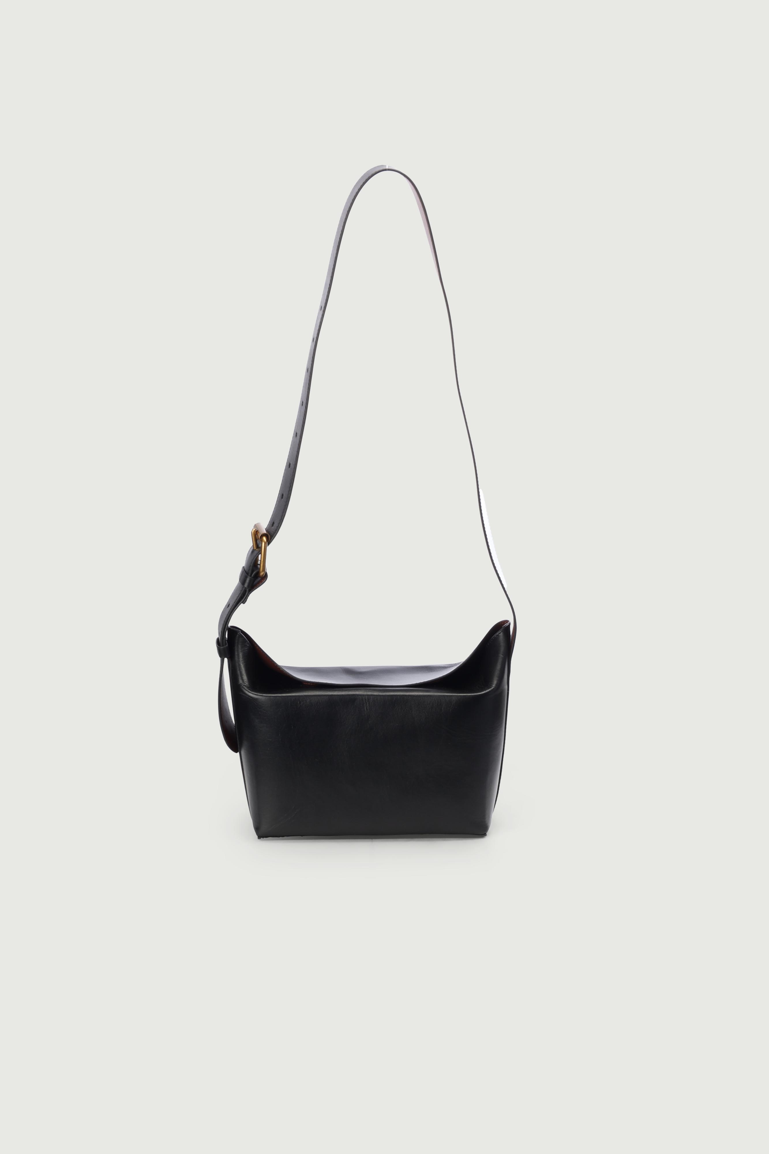 BLACK/GNACCO